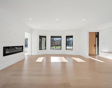 704 Sheridan Road - Photo Thumbnail 7