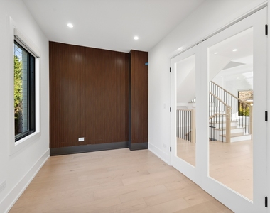 704 Sheridan Road - Photo Thumbnail 24