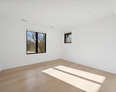 704 Sheridan Road - Photo Thumbnail 30