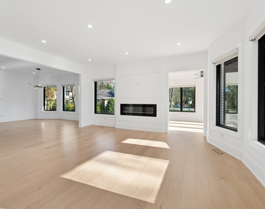 704 Sheridan Road - Photo Thumbnail 6