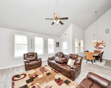 4911 Vergano Villa Drive - Photo Thumbnail 17
