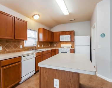 18326 Atasca Woods Trace - Photo Thumbnail 3