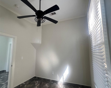 2809 Avenue O 1/2 - Photo Thumbnail 4