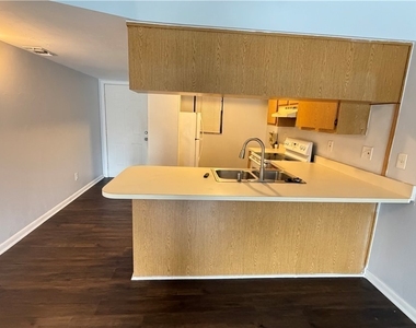608 Gerald Avenue - Photo Thumbnail 3
