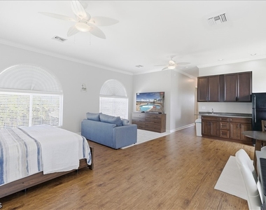 2371 Coral Point Drive - Photo Thumbnail 6