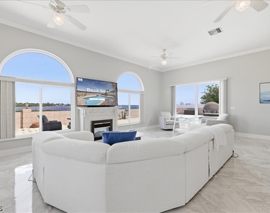 2371 Coral Point Drive - Photo Thumbnail 4