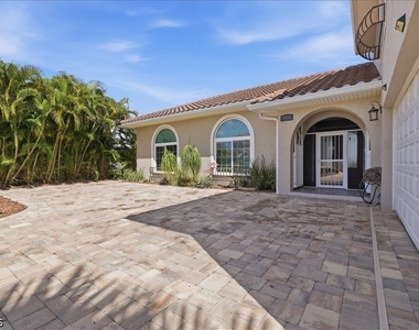 2371 Coral Point Drive - Photo Thumbnail 7