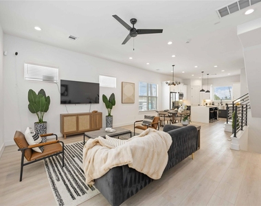 7809 Amelia Road - Photo Thumbnail 3