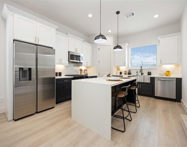 7809 Amelia Road - Photo Thumbnail 8