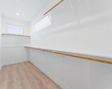 7809 Amelia Road - Photo Thumbnail 20