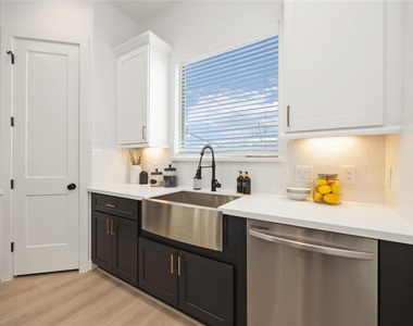 7809 Amelia Road - Photo Thumbnail 9