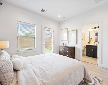 7809 Amelia Road - Photo Thumbnail 24