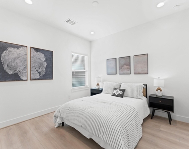 7809 Amelia Road - Photo Thumbnail 21