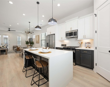 7809 Amelia Road - Photo Thumbnail 10
