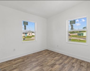 2360 Ednor Street - Photo Thumbnail 3