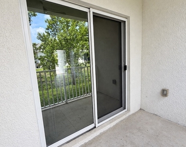 3325 Sw 8th Place - Photo Thumbnail 11
