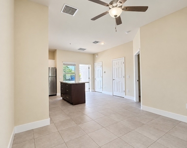 3325 Sw 8th Place - Photo Thumbnail 2