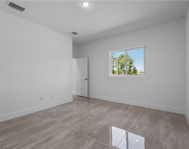 828 Genoa Avenue S - Photo Thumbnail 13