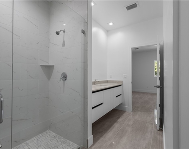 828 Genoa Avenue S - Photo Thumbnail 20
