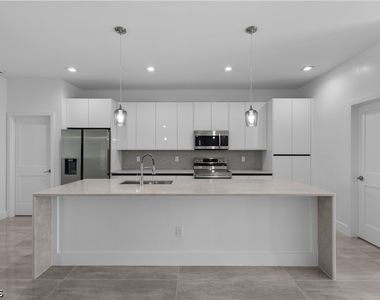 828 Genoa Avenue S - Photo Thumbnail 5