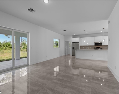 828 Genoa Avenue S - Photo Thumbnail 9