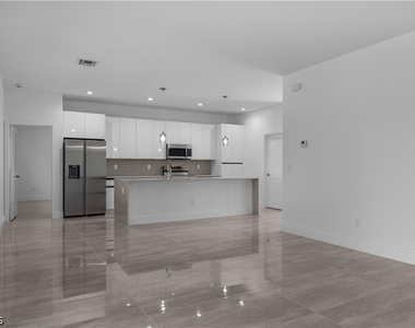 828 Genoa Avenue S - Photo Thumbnail 8