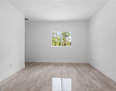 1142 Dutchess Street E - Photo Thumbnail 15