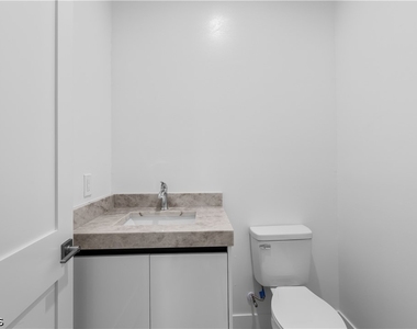 1142 Dutchess Street E - Photo Thumbnail 14