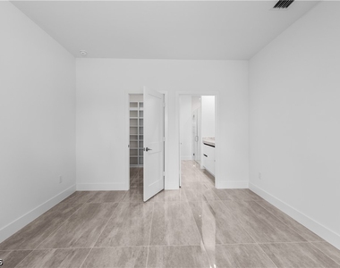 1142 Dutchess Street E - Photo Thumbnail 20