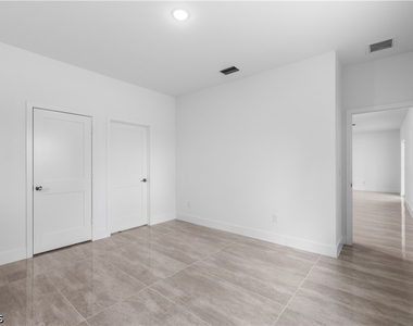 1142 Dutchess Street E - Photo Thumbnail 17