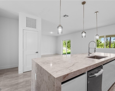 1142 Dutchess Street E - Photo Thumbnail 9