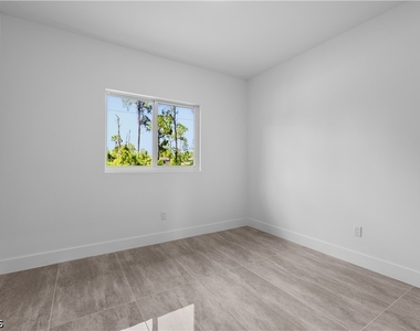 1142 Dutchess Street E - Photo Thumbnail 32