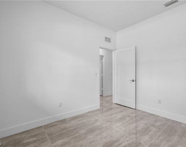 1142 Dutchess Street E - Photo Thumbnail 28