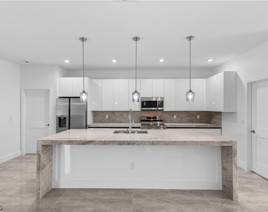 1142 Dutchess Street E - Photo Thumbnail 5