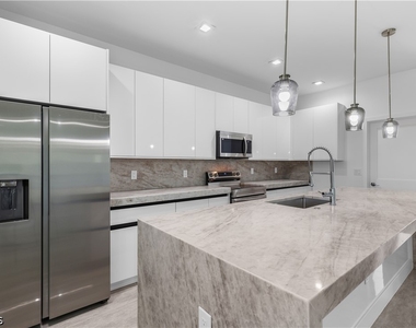 1142 Dutchess Street E - Photo Thumbnail 6