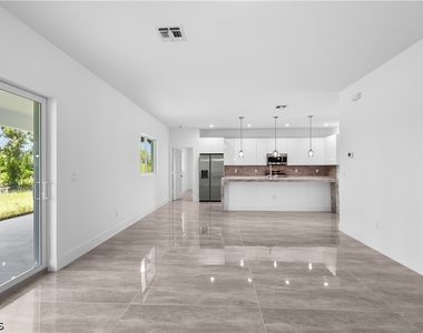 1142 Dutchess Street E - Photo Thumbnail 11