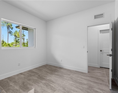 1142 Dutchess Street E - Photo Thumbnail 31