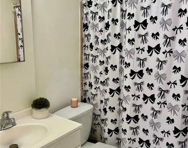 704 Se 46th Lane - Photo Thumbnail 4