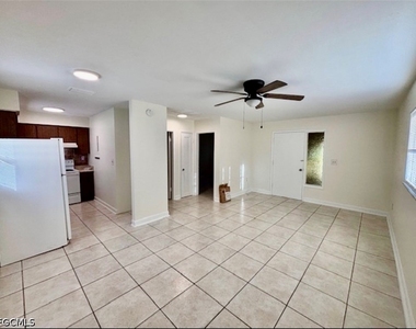 704 Se 46th Lane - Photo Thumbnail 1