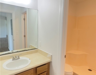 824 Frederick Reid Street E - Photo Thumbnail 9