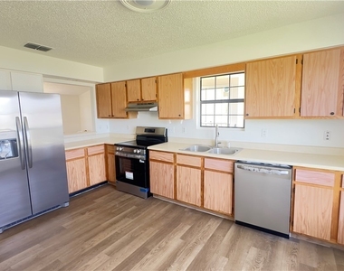 824 Frederick Reid Street E - Photo Thumbnail 11