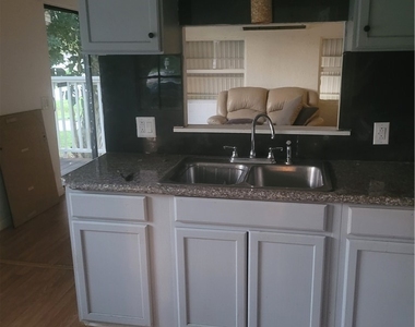 331 San Bernardino Street - Photo Thumbnail 12