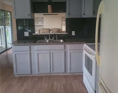 331 San Bernardino Street - Photo Thumbnail 14