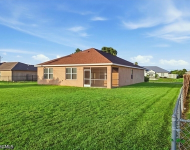 226 Ne 9th Avenue - Photo Thumbnail 8