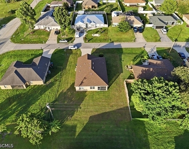 226 Ne 9th Avenue - Photo Thumbnail 5