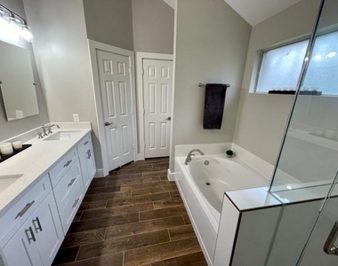 318 Old Spring Lane - Photo Thumbnail 9