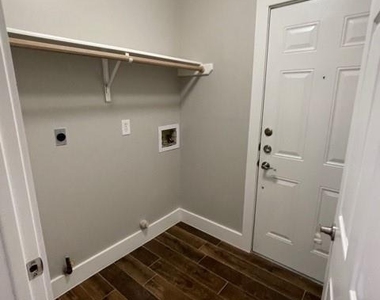 318 Old Spring Lane - Photo Thumbnail 14