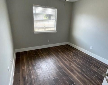 318 Old Spring Lane - Photo Thumbnail 12