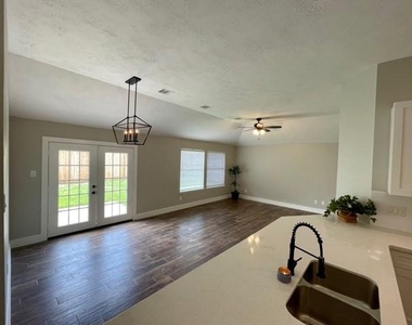 318 Old Spring Lane - Photo Thumbnail 6