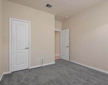 2217 Pine Creek Court - Photo Thumbnail 19